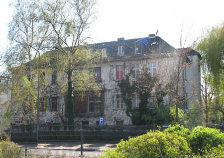 AU front